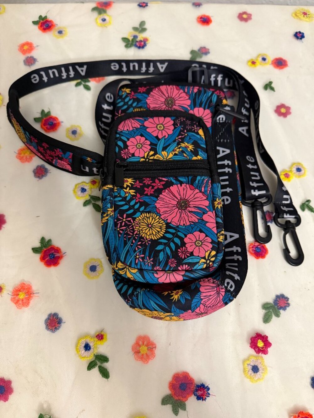 Affute Floral Neoprene Water Bottle Crossbody Bag & Phone Sling